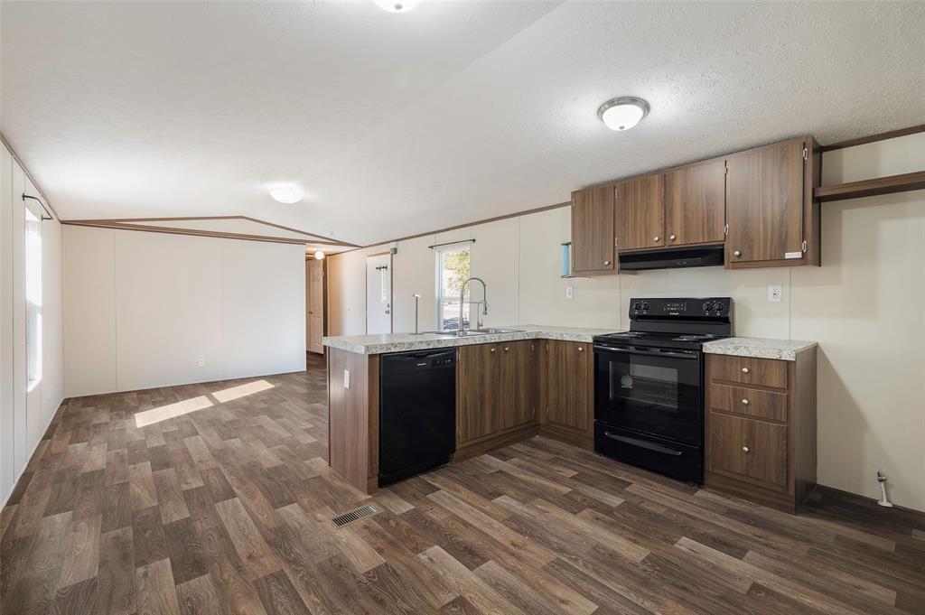 1107 Maple Drive Property Photo 4