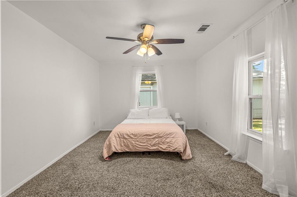 710 W Willow Street Property Photo 17