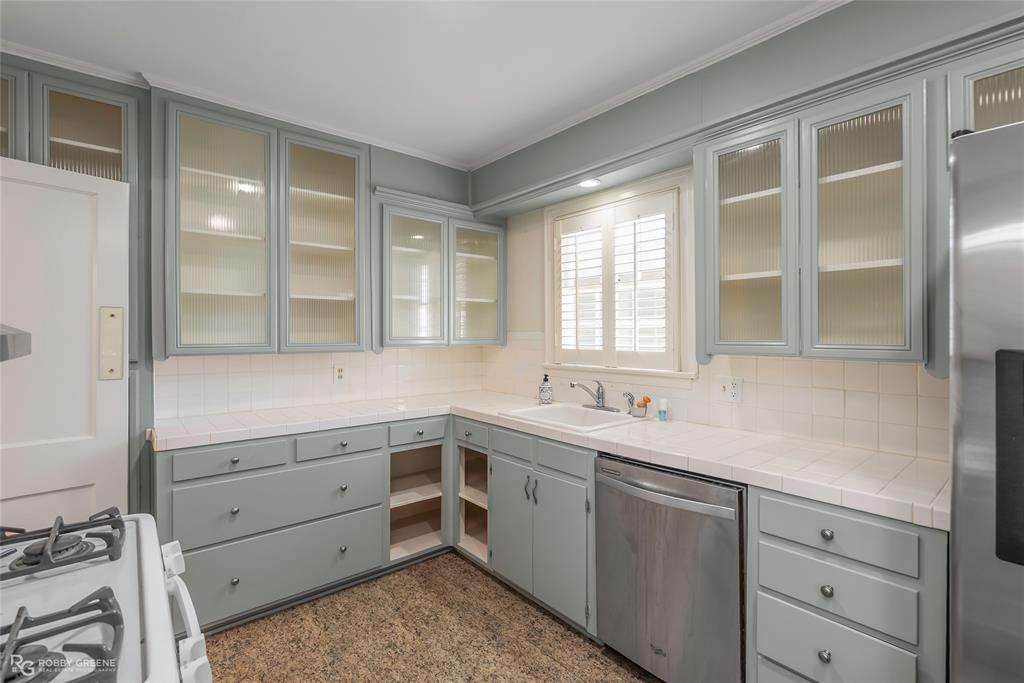 616 Huron Street Property Photo 13