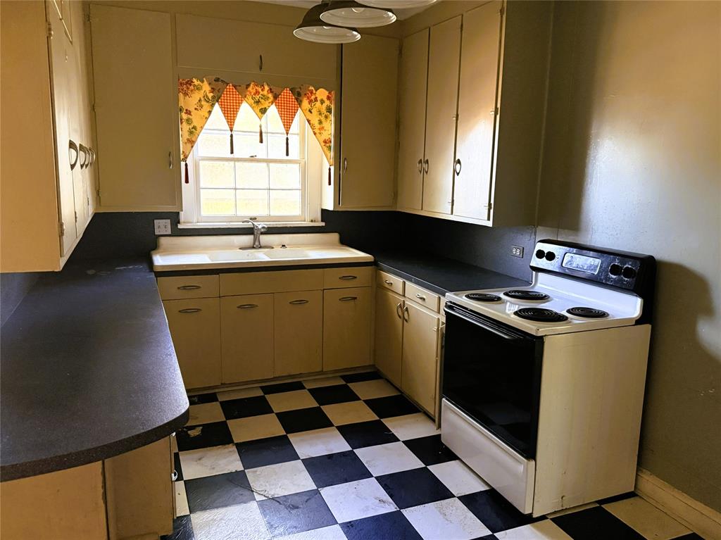 928 Mcdonald Street Property Photo 4