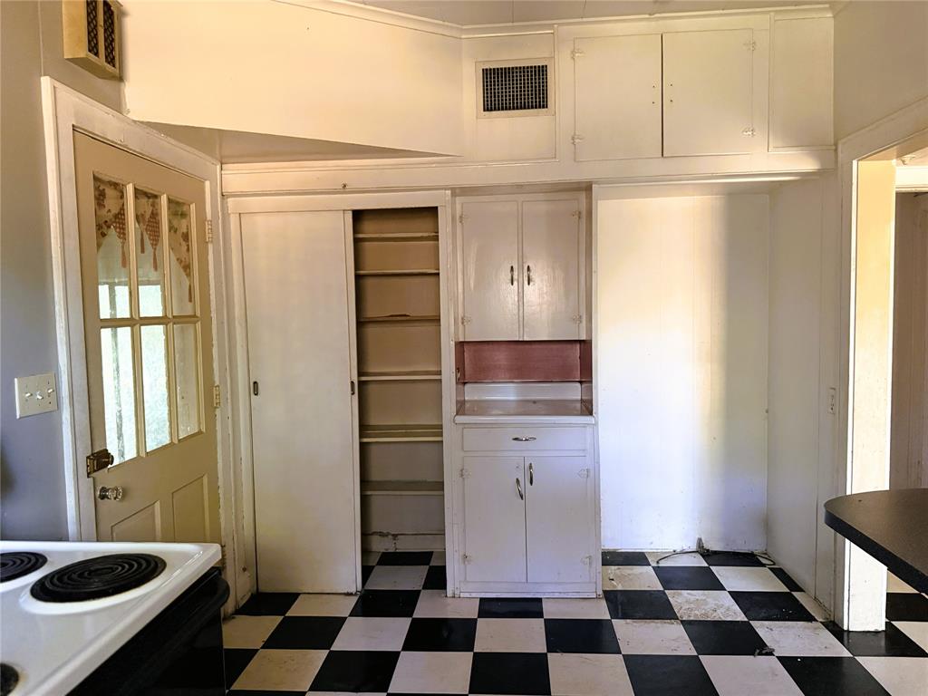 928 Mcdonald Street Property Photo 5