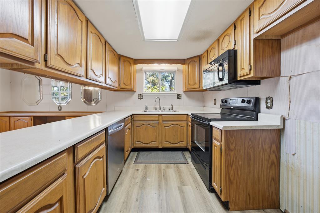 114 Lowe Drive Property Photo 8