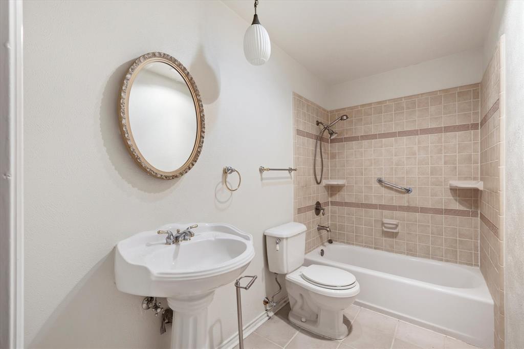 2721 Cedar Elm Lane Property Photo 9