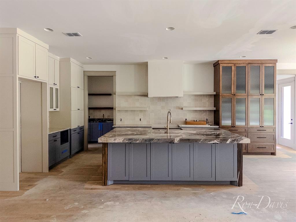 1109 Glenfield Court Property Photo 8