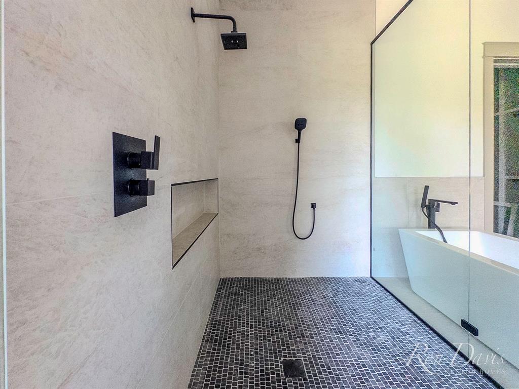 1109 Glenfield Court Property Photo 24