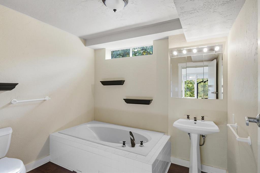 10461 County Road 2460 Property Photo 27