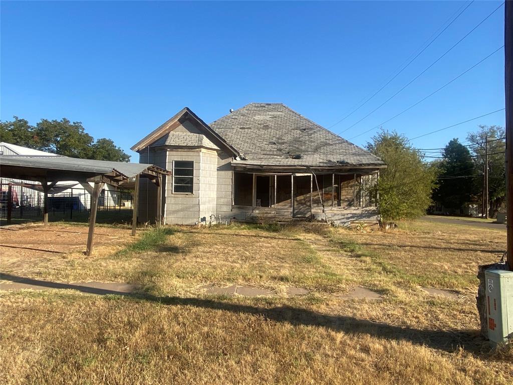 800 S 1st Street Property Photo 1