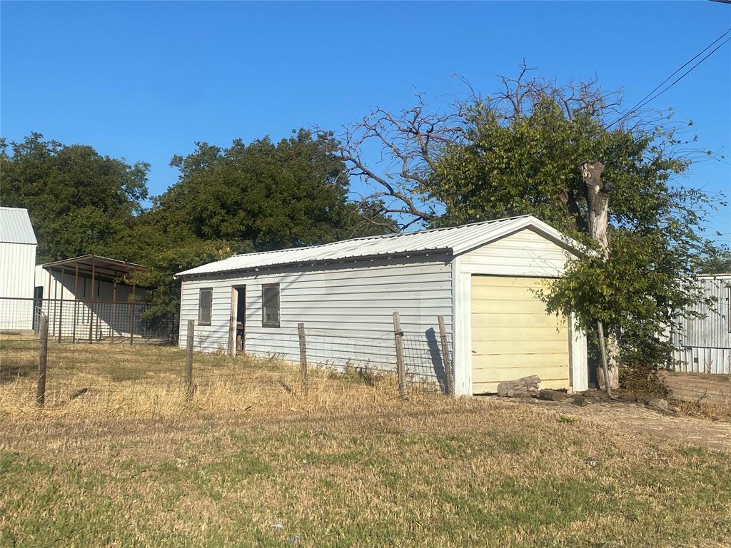 800 S 1st Street Property Photo 2