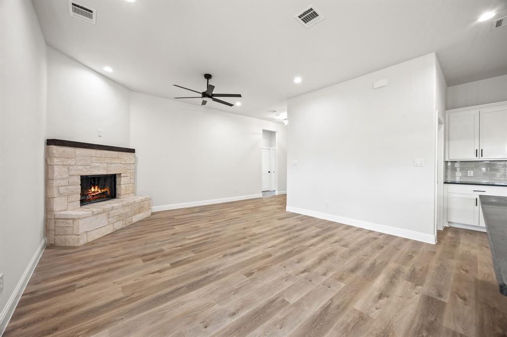 104 Maverick Trail Property Photo 4