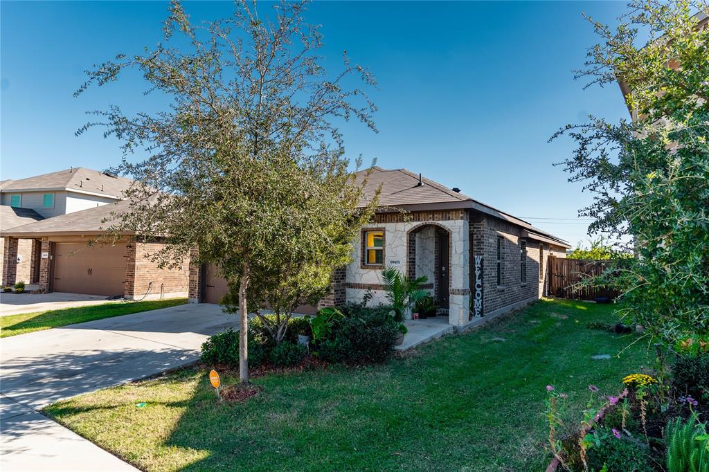 1018 Old Oaks Drive Property Photo 3