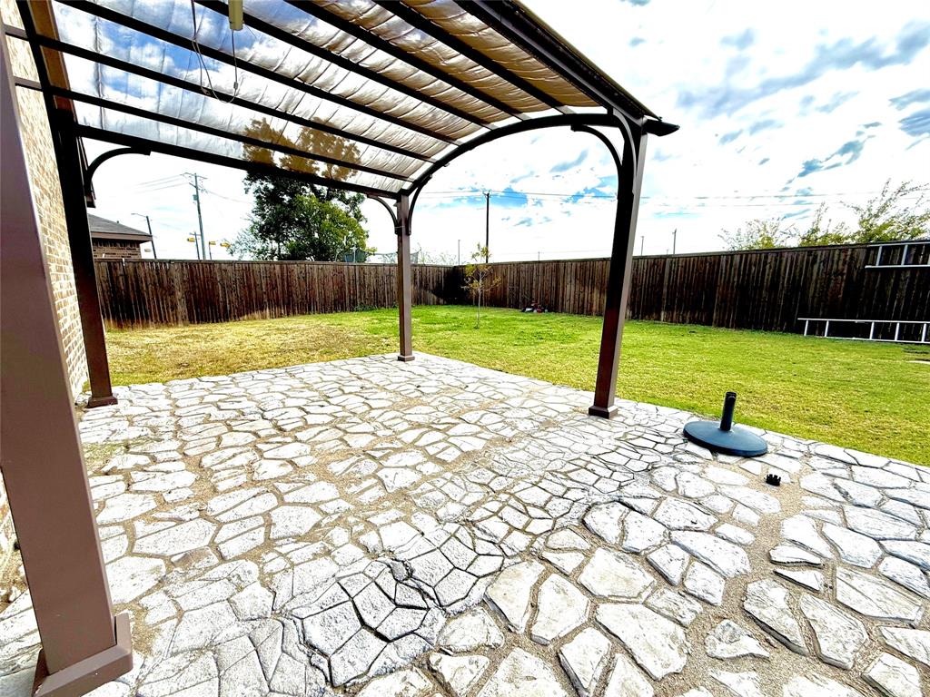 1018 Old Oaks Drive Property Photo 16