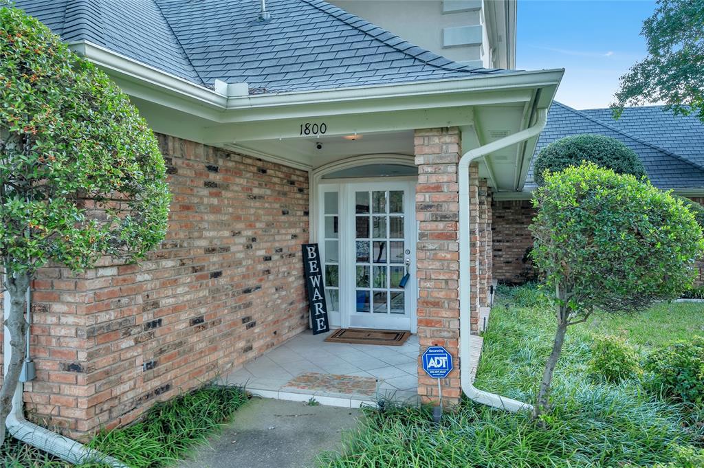 1800 Hampton Drive Property Photo 1