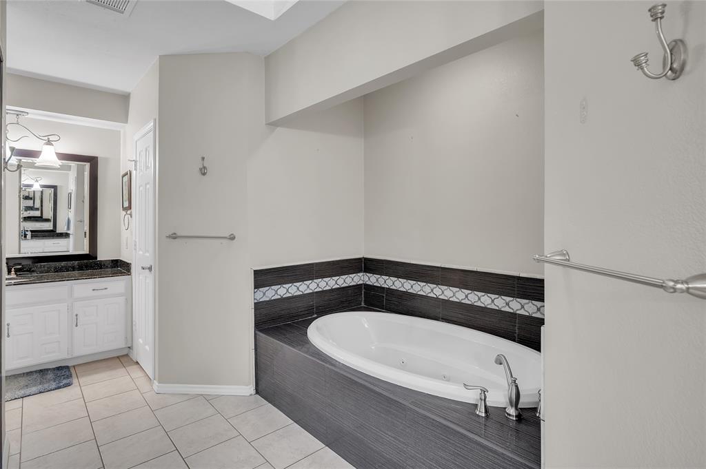 1800 Hampton Drive Property Photo 18
