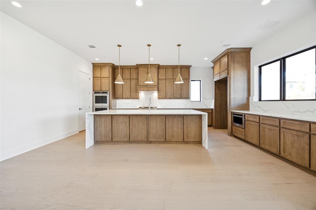 2450 Heathrow Lane Property Photo 3