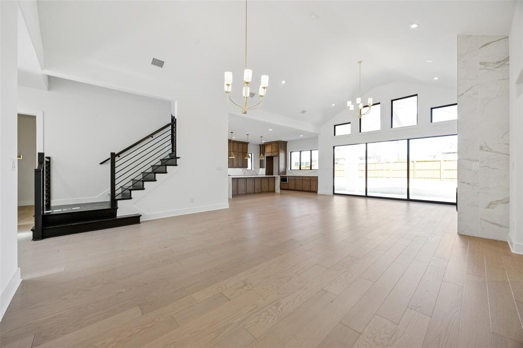 2450 Heathrow Lane Property Photo 4