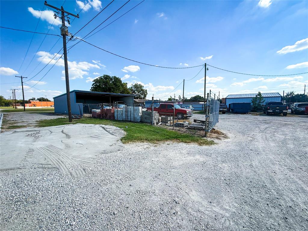 300 E Main Street Property Photo 26