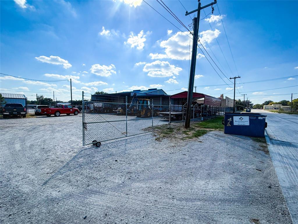 300 E Main Street Property Photo 27