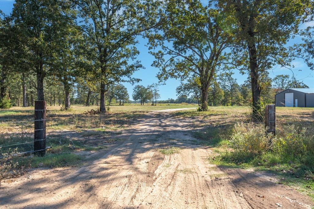 806 County Road 2918 Property Photo 11