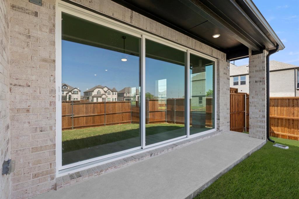 1516 Gramercy Drive Property Photo 3