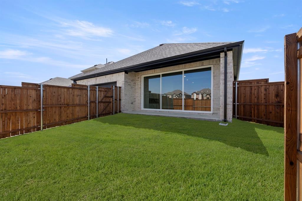 1516 Gramercy Drive Property Photo 4