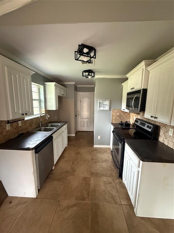 410 Cross Drive Property Photo 4