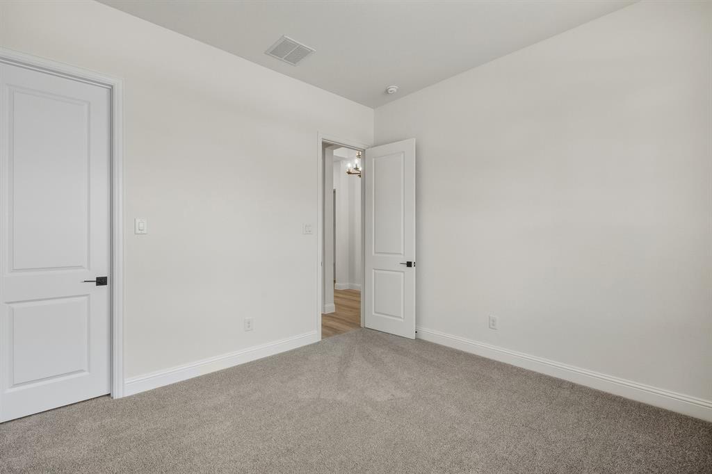2433 Ainsdale Drive Property Photo 10