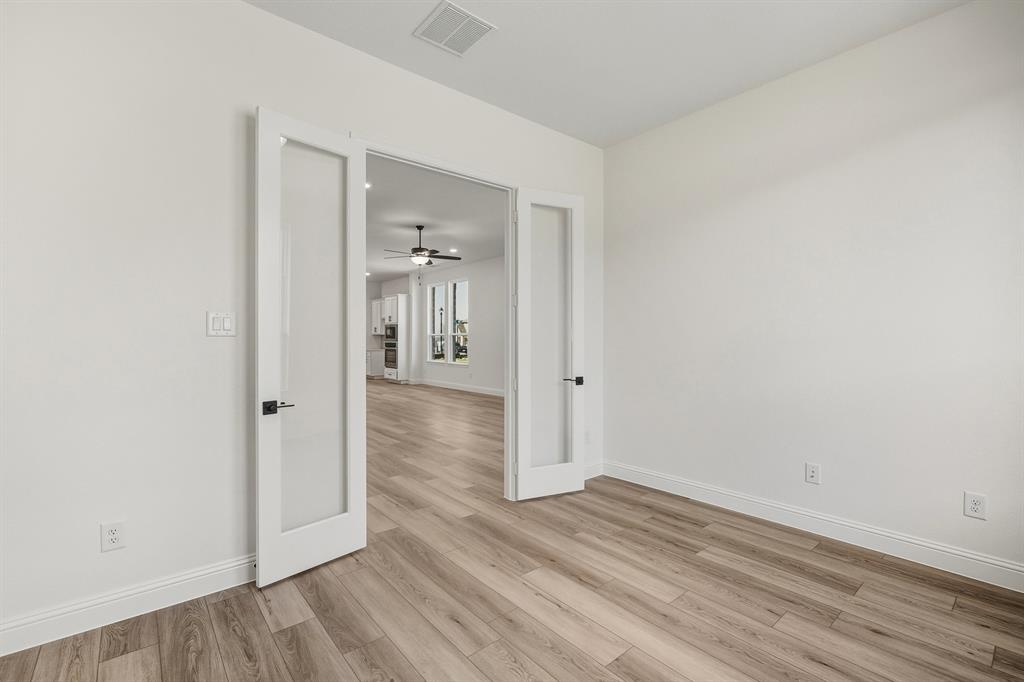 2433 Ainsdale Drive Property Photo 12