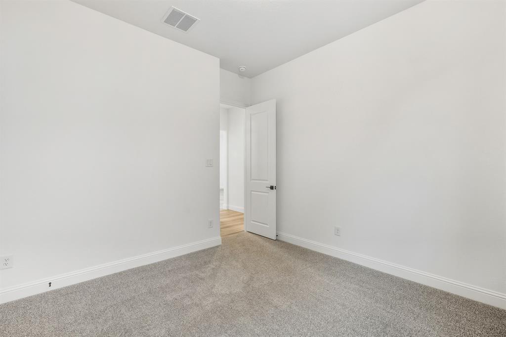 2433 Ainsdale Drive Property Photo 16