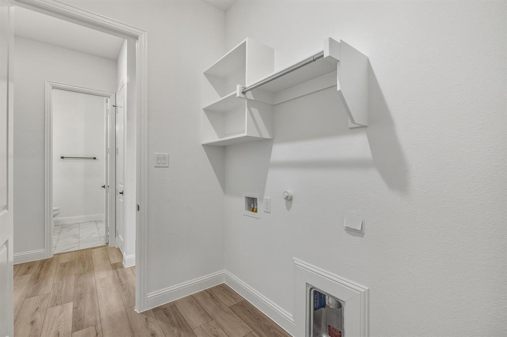 2433 Ainsdale Drive Property Photo 21