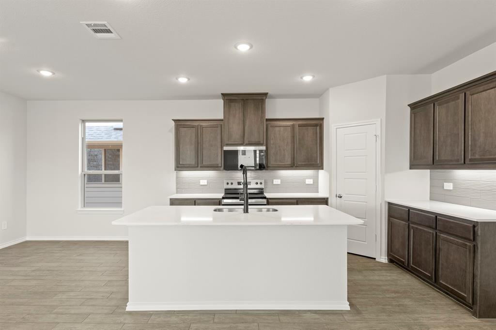 1700 Edgeway Drive Property Photo 4