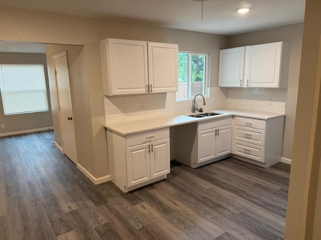 925 Bluewood Drive Property Photo 1