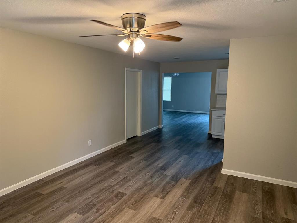 925 Bluewood Drive Property Photo 3