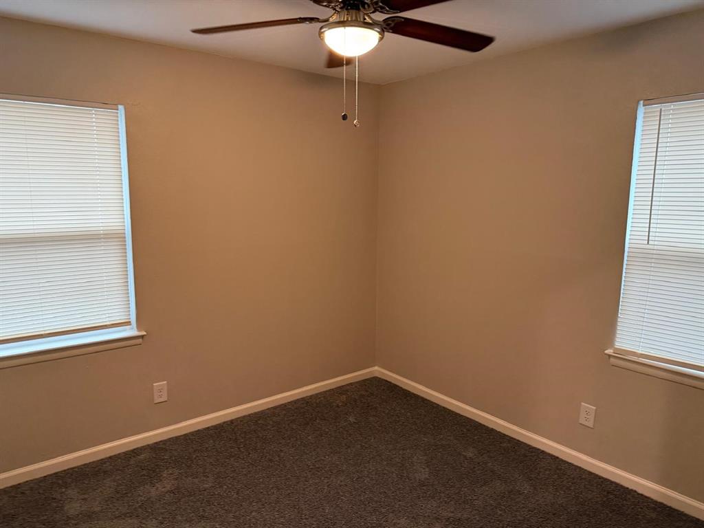 925 Bluewood Drive Property Photo 9