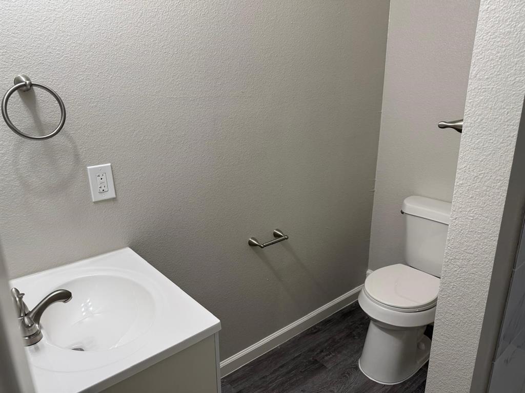 925 Bluewood Drive Property Photo 15