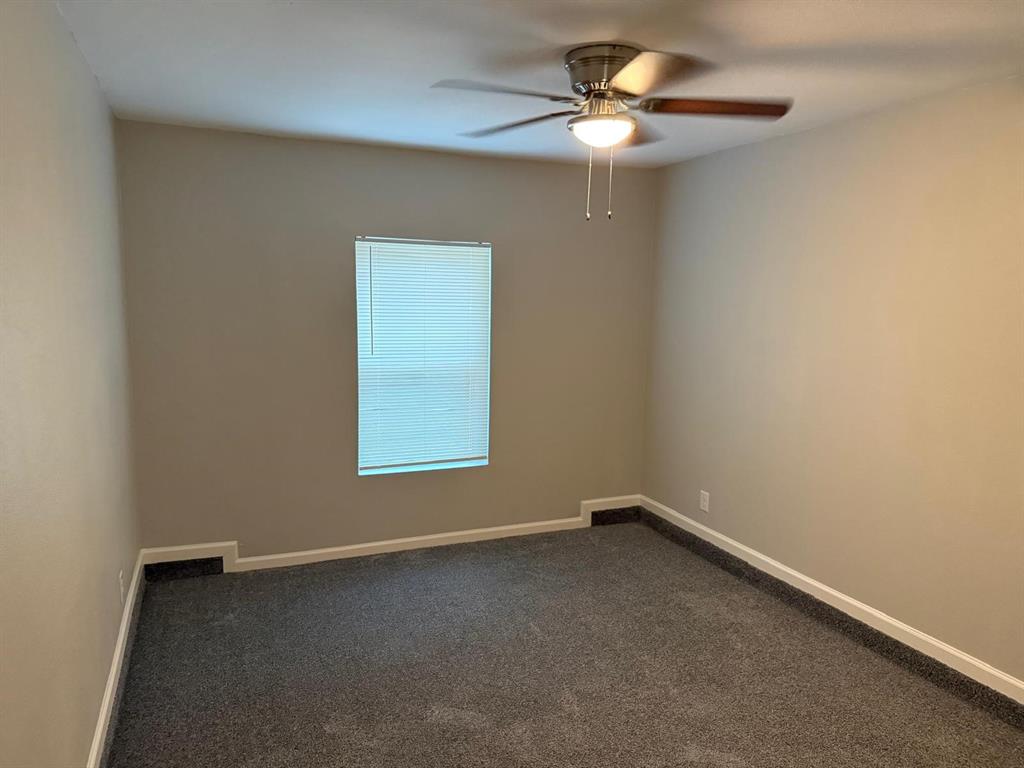 925 Bluewood Drive Property Photo 16