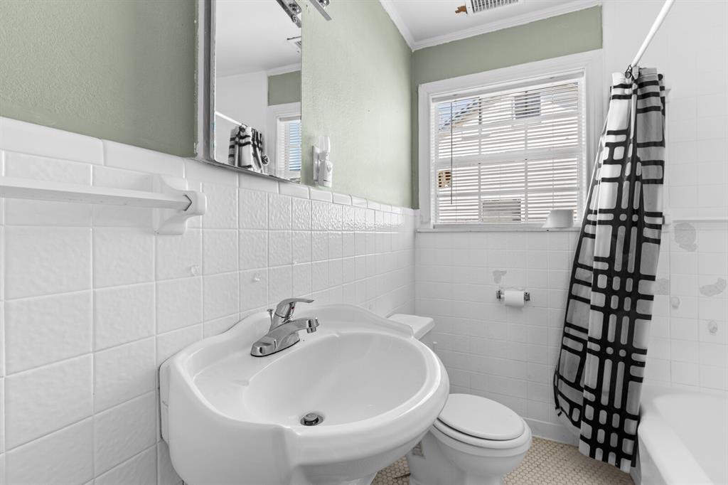 1212 Lewis Street Property Photo 9