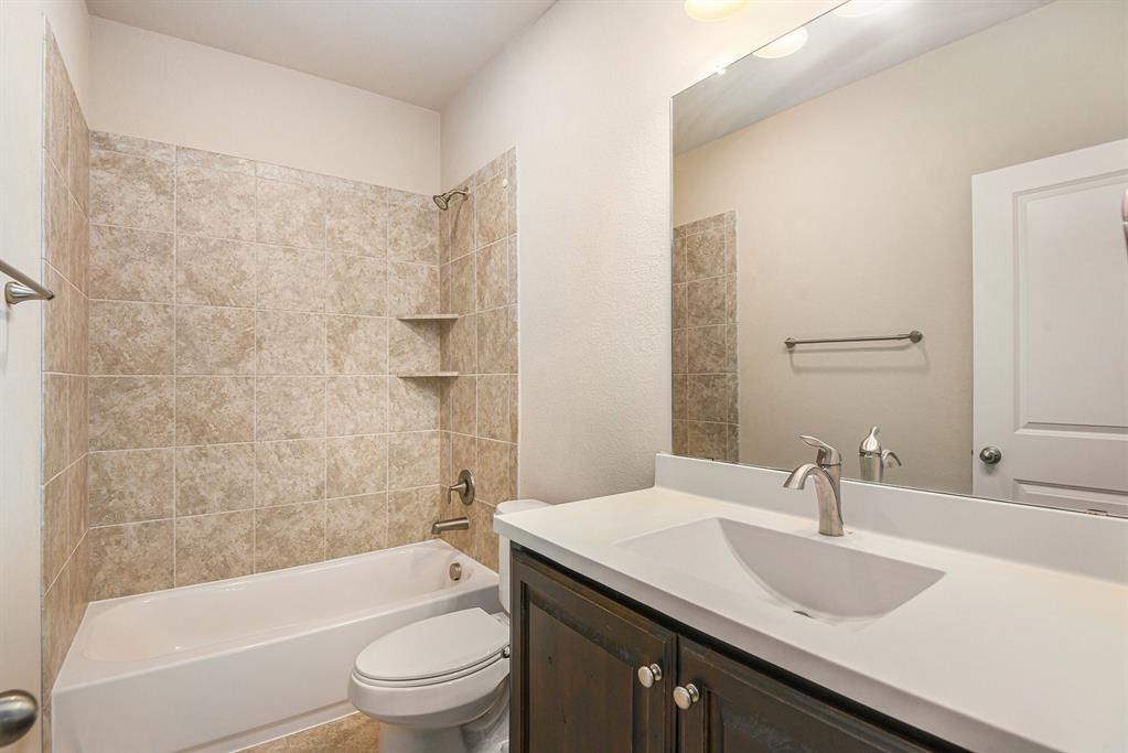 204 Lilypad Bend Property Photo 24