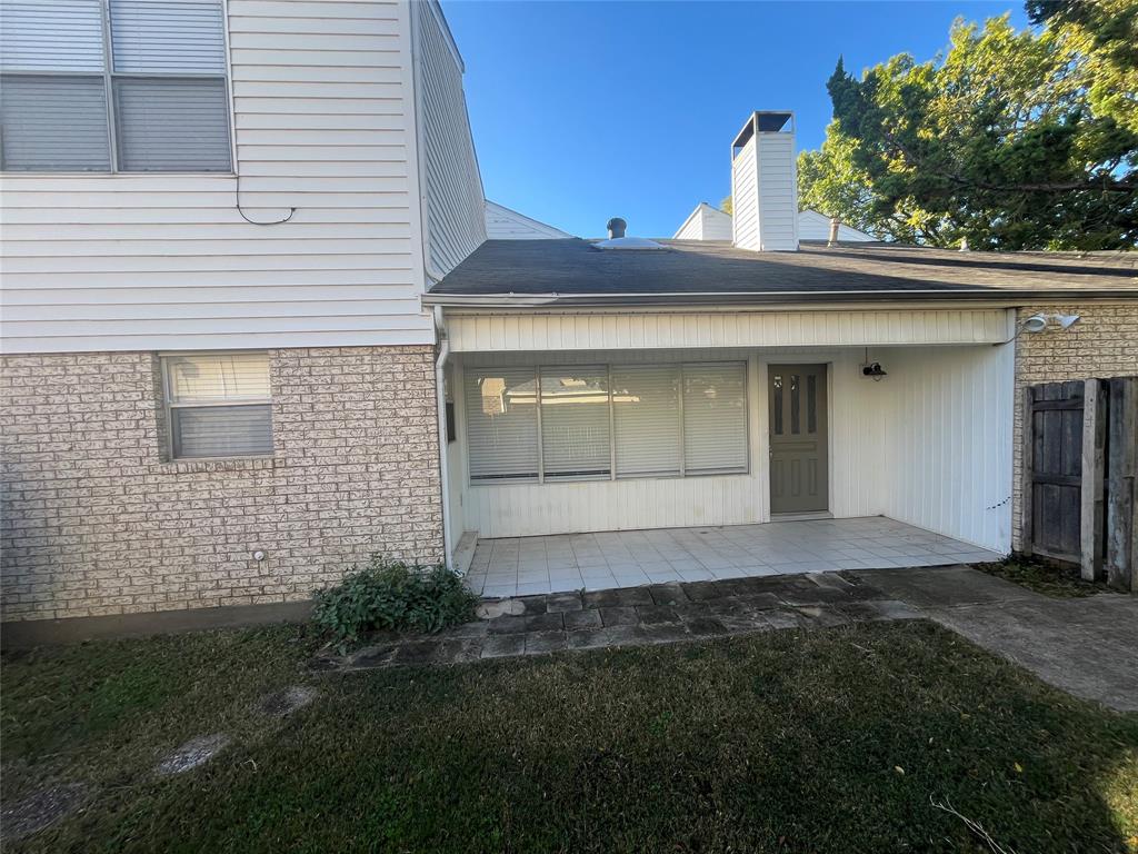 415 Towne House Lane Property Photo 1