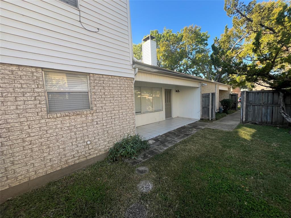 415 Towne House Lane Property Photo 2