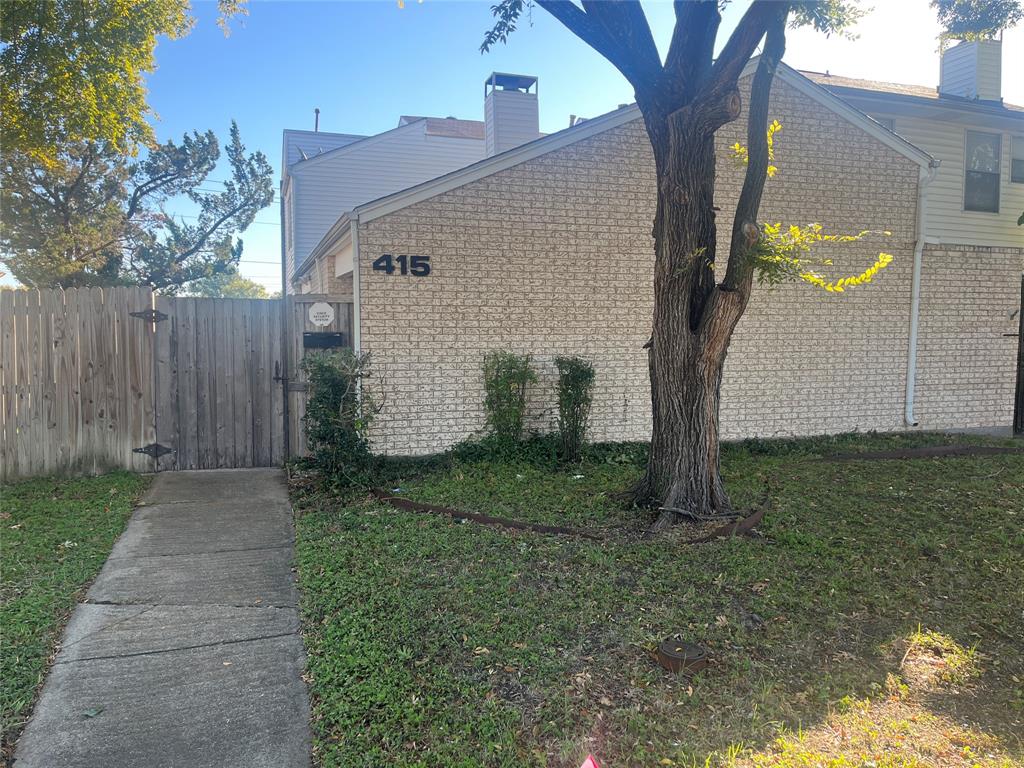 415 Towne House Lane Property Photo 3