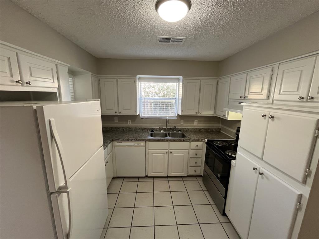 415 Towne House Lane Property Photo 6