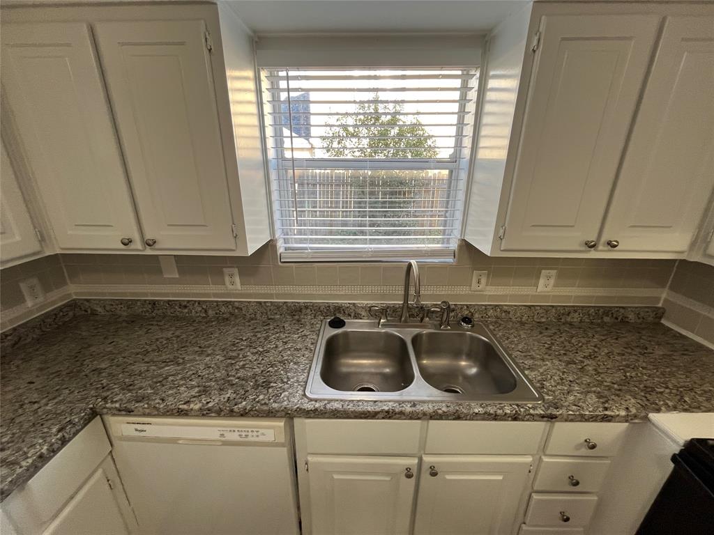 415 Towne House Lane Property Photo 7