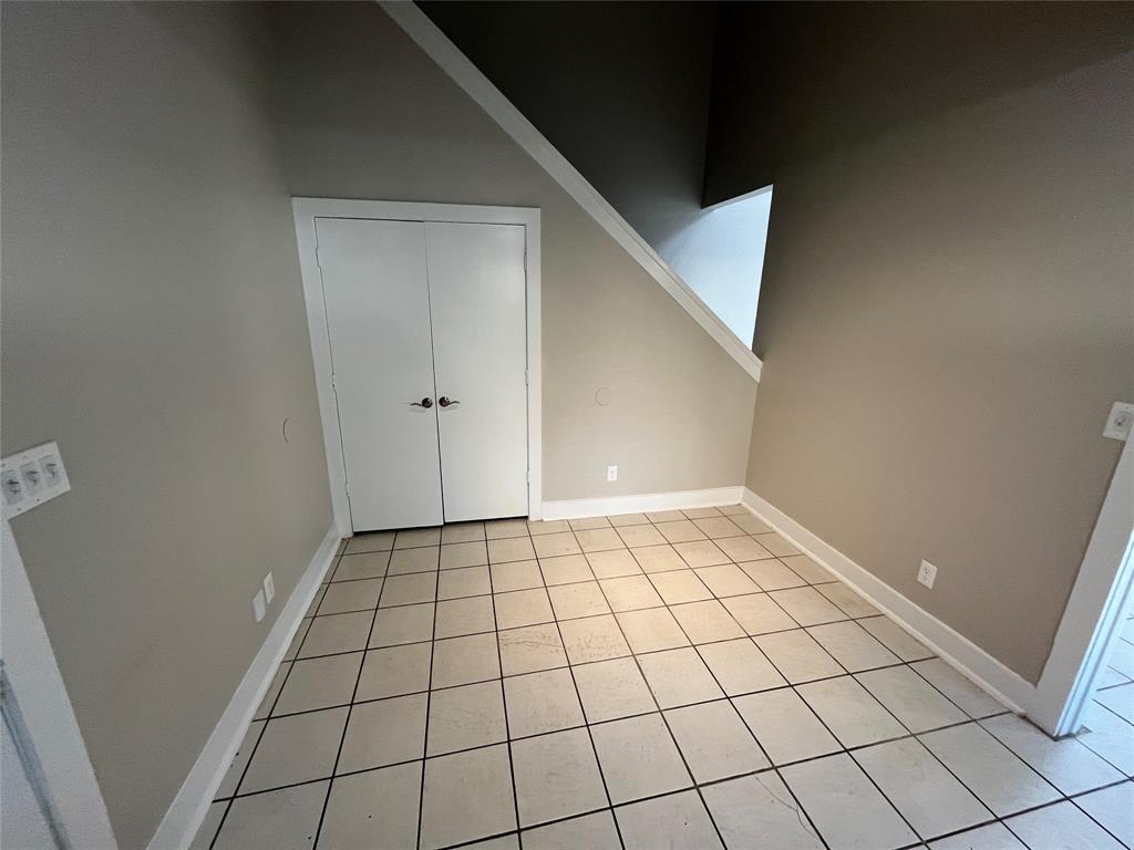 415 Towne House Lane Property Photo 10