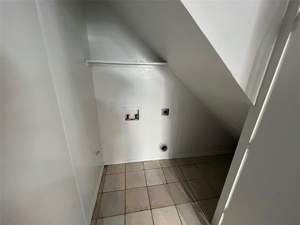 415 Towne House Lane Property Photo 12