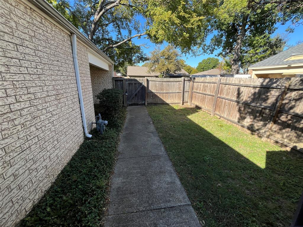 415 Towne House Lane Property Photo 28