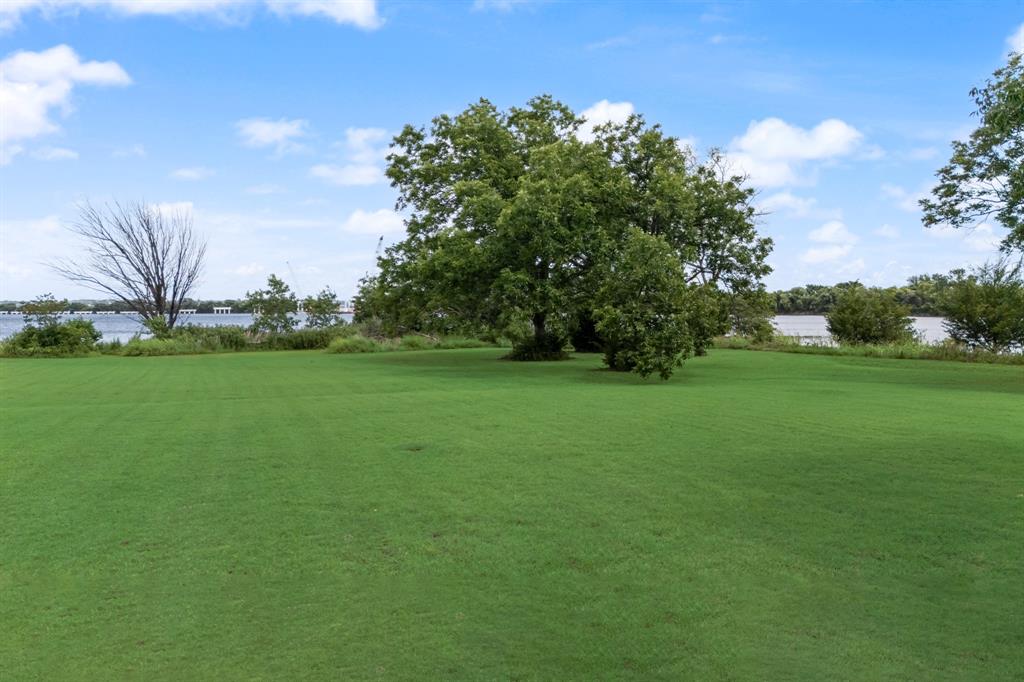 2106 Stone Hollow Drive Property Photo 5