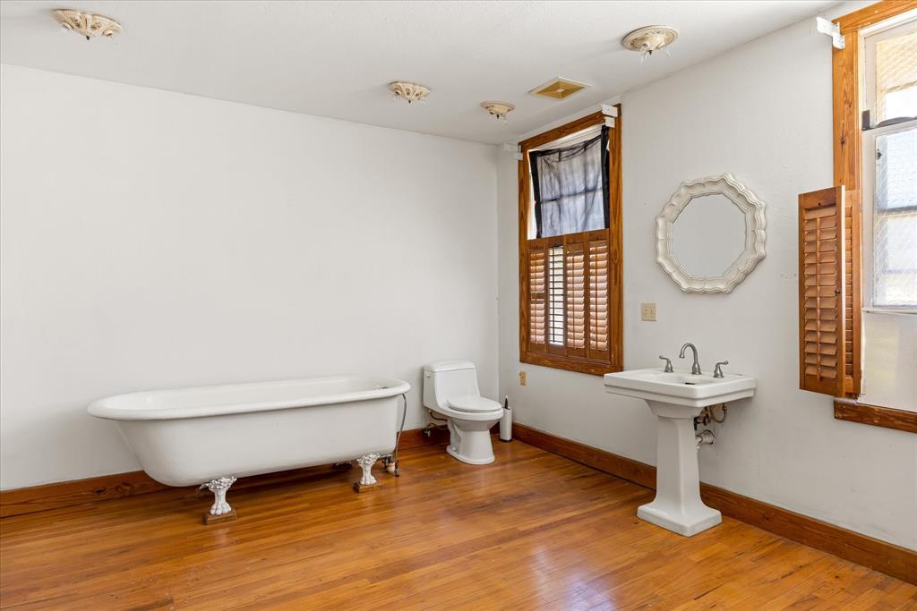 301 Ne Barnard Street Property Photo 8