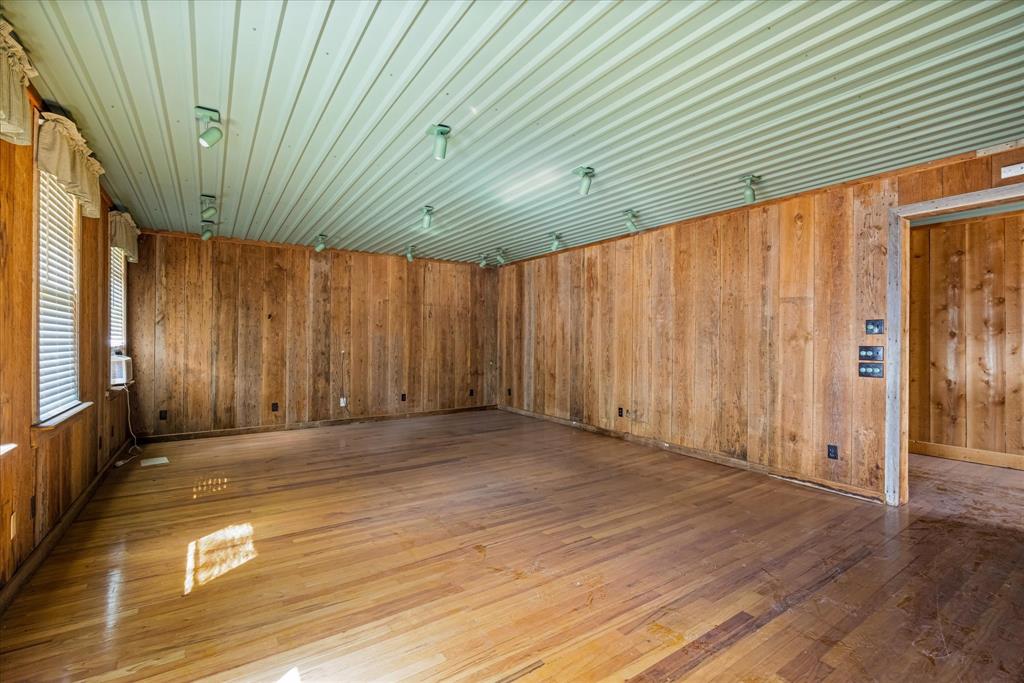 301 Ne Barnard Street Property Photo 9