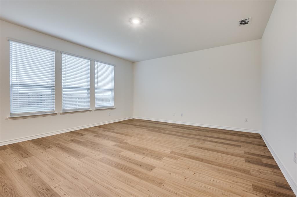 2704 Goldfinch Drive Property Photo 9