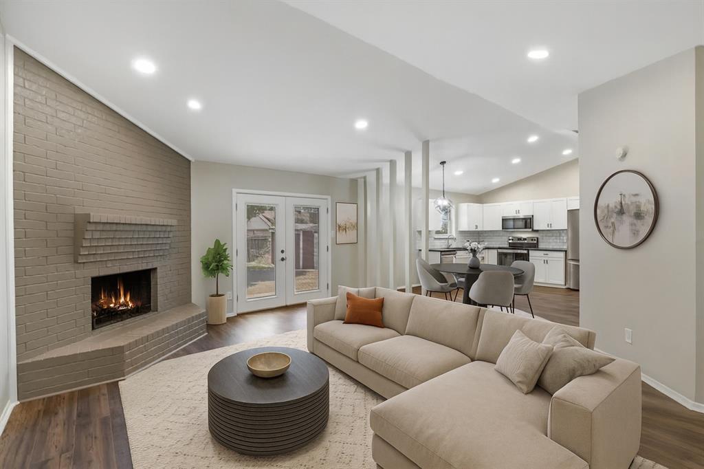 1300 Timbercrest Drive Property Photo 3